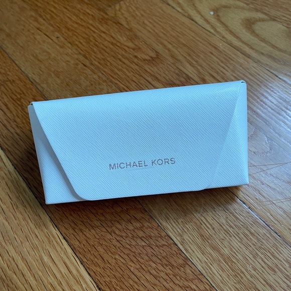 Fabulous Michael Kors Dark Tortoise with Gold Trim Frame - Picture 7 of 8